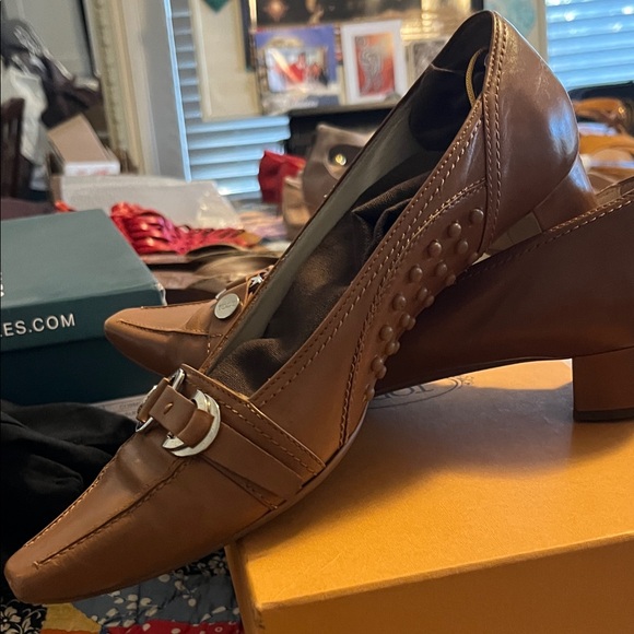 Tod's Tan Leather Loafers with Buckle - Picture 5 of 9